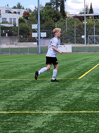 Sportstudent Manuel Jnglin aus Lausen beim Fussballspielen