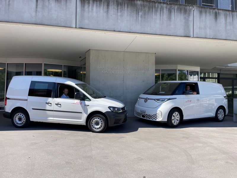Für die Verteilung der internen wie der externen Post stehen zwei Fahrzeuge zur Verfügung, eines davon ist ein E-Fahrzeug.