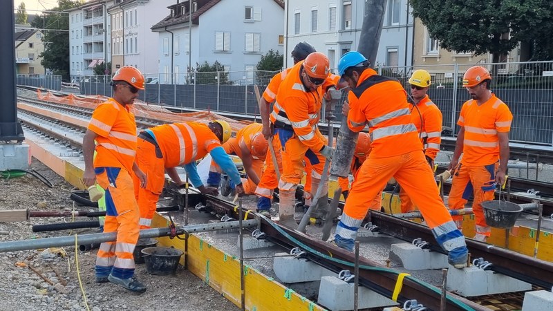 Bauarbeiter beim Betonieren
