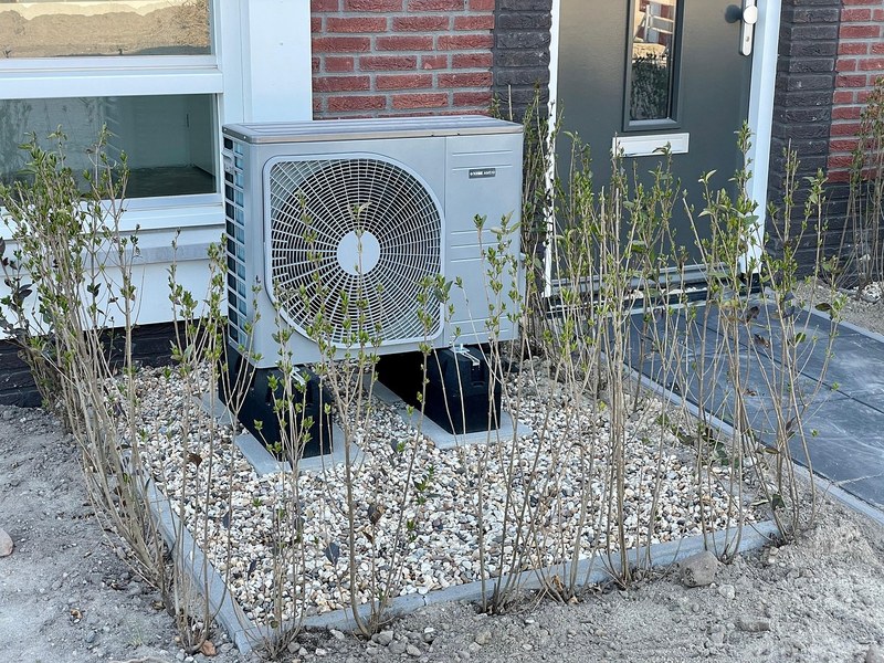 Wärmepumpe bei einem Mehrfamilienhaus (Quelle: Pixaby)
