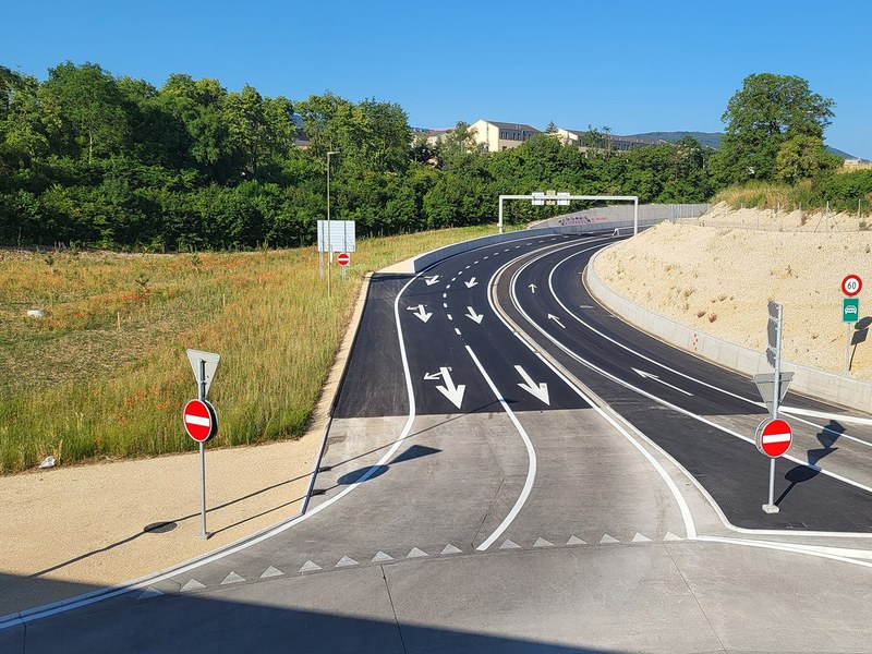 Turbokreisel für den Vollanschluss Aesch an die A18