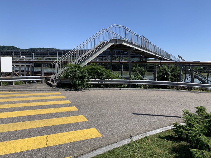Fussgängersteg beim Auhafen in Muttenz