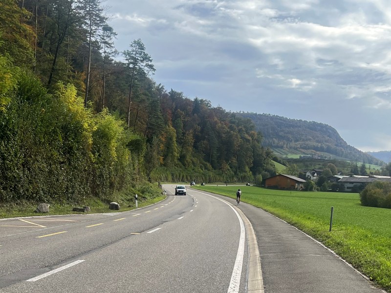 Foto der Hauptstrasse zwischen Diegten und Tenniken