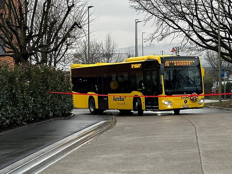 Erste Einfahrt in den erneuerten Bushof von Frenkendorf-Füllinsdorf