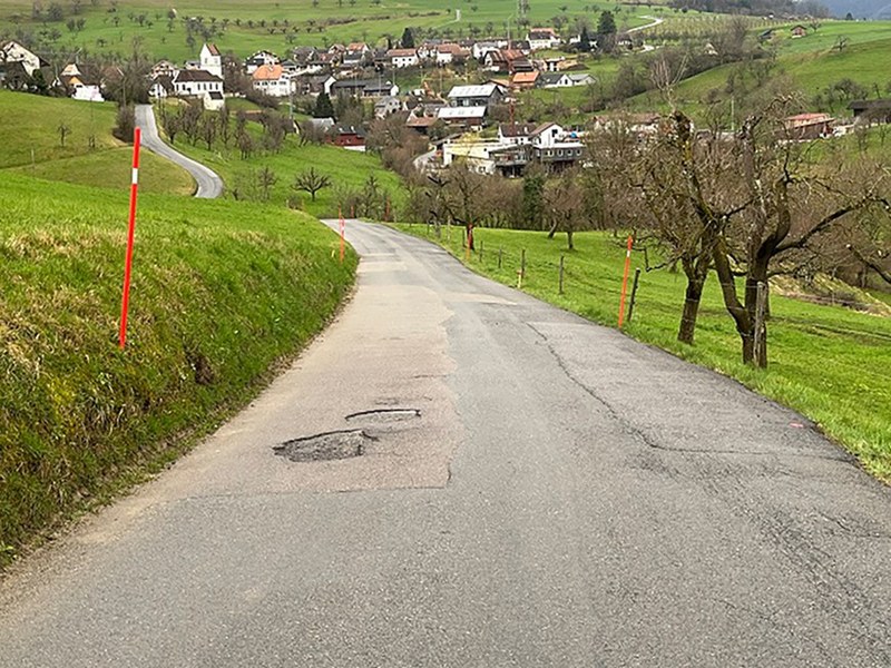 Hauptstrasse zwischen Anwil und Oltingen (Bild: TBA)
