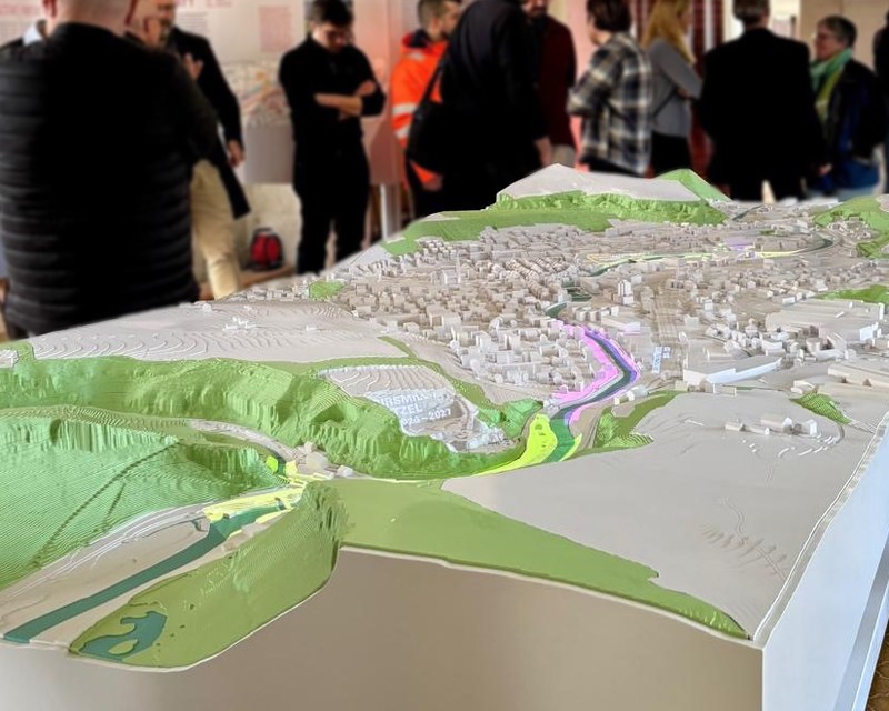 Das Hochwasserschutzprojekt Laufen im Modell