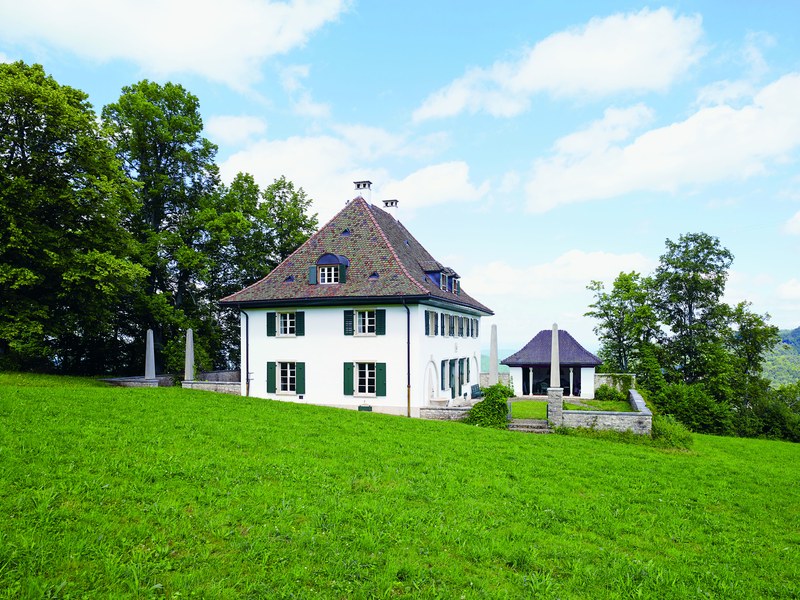 Gebäude mit Umschwung