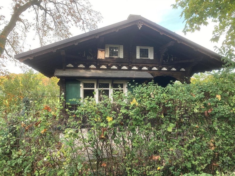 Kinderchalet, Front