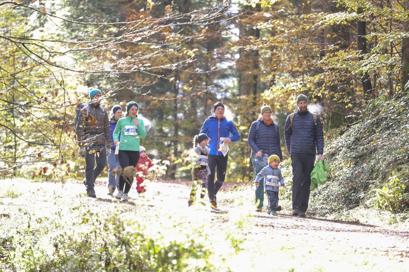 1605 Teilnehmende und Tino Polsini im Laufgebiet «Challhöchi»