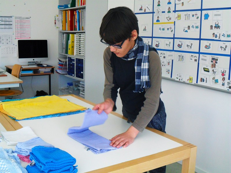 Unter fachkundiger Anleitung bereiten sich die Jugendlichen im Sonderschulischen Brückenangebot auf die Berufsausbildung vor.
