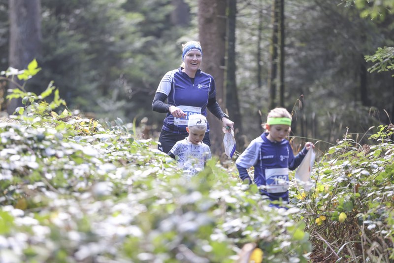 1605 Teilnehmende und Tino Polsini im Laufgebiet «Challhöchi»