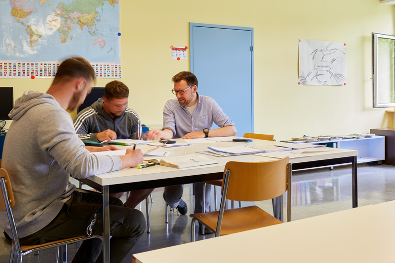 Programm zur Aufnahme von Jugendlichen mit geringen Deutschkenntnissen