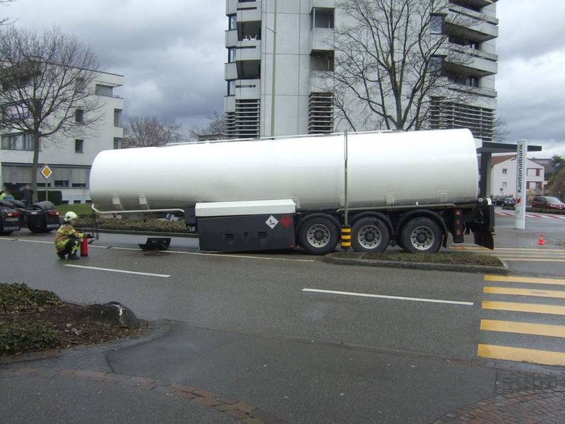 csm_muttenz_168_tanklastwagen_auflieger_1_200312_0.jpg