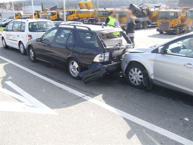 liestal_210_vu_auffahrkollision_1_310312.jpg