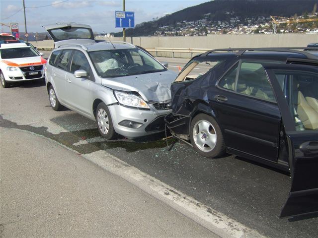 liestal_210_vu_auffahrkollision_310312.jpg
