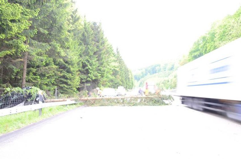 csm_arisdorf_a2_351_selbstunfall_stau_3_180512_c51.jpg