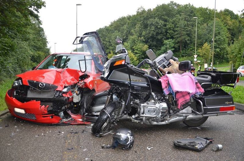 csm_bottmingen_369_vu_pw_motorrad_schwer_1_160814_.jpg