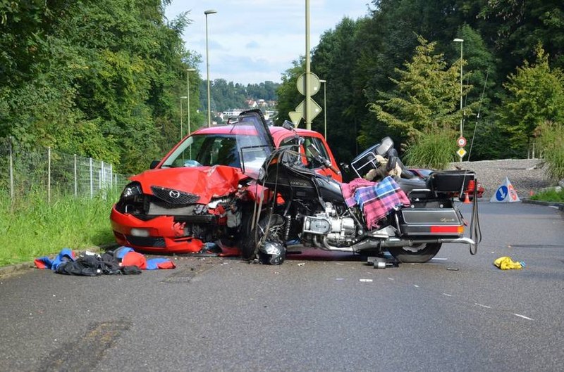 csm_bottmingen_369_vu_pw_motorrad_schwer_2_160814_.jpg