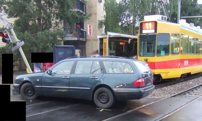 596_1_02.jpg