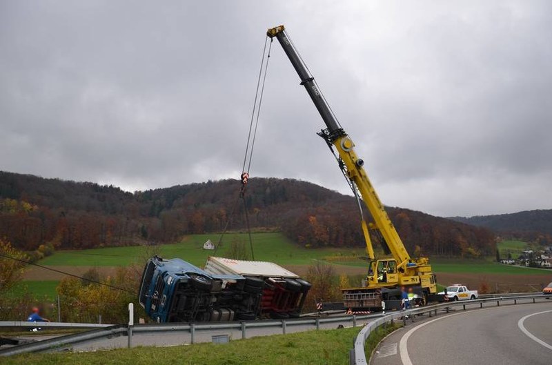 csm_sissach_a2_lastwagen_umgekippt_5_121112_538320.jpg