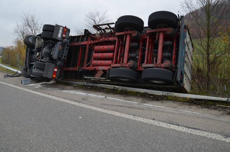 csm_sissach_a2_lastwagen_umgekippt_3_121112_640502.jpg