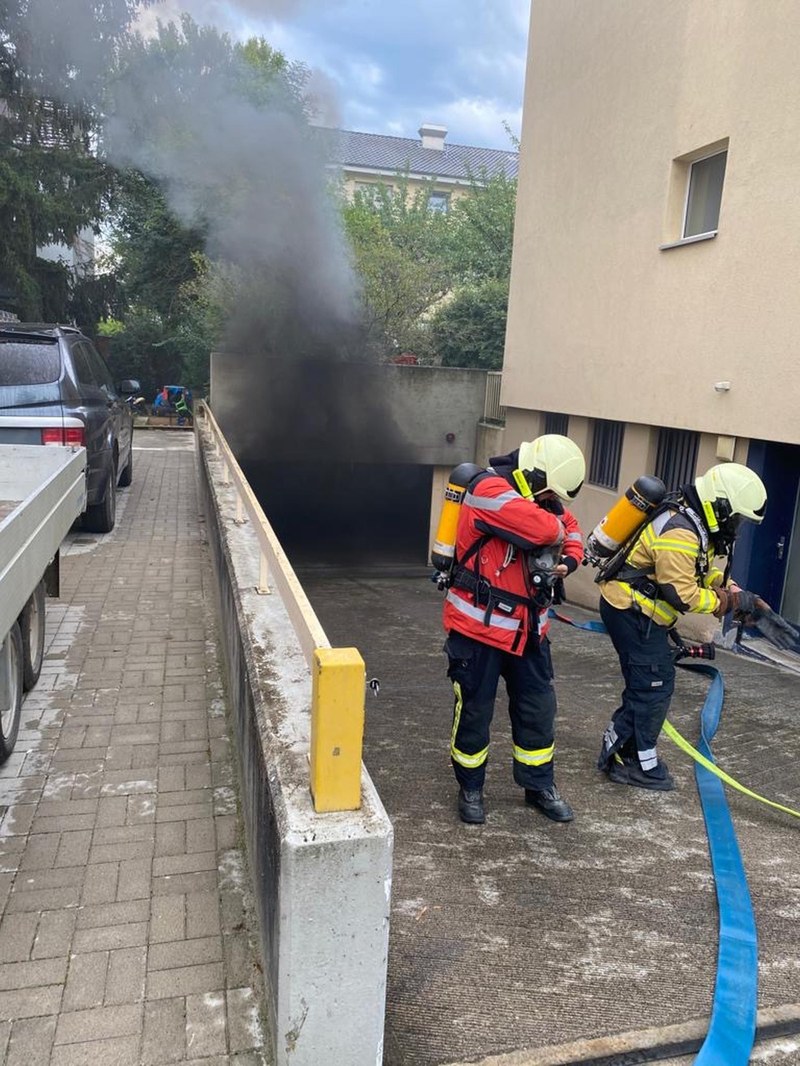 2020_08_12_Allschwil_Brand_Einstellhalle_1