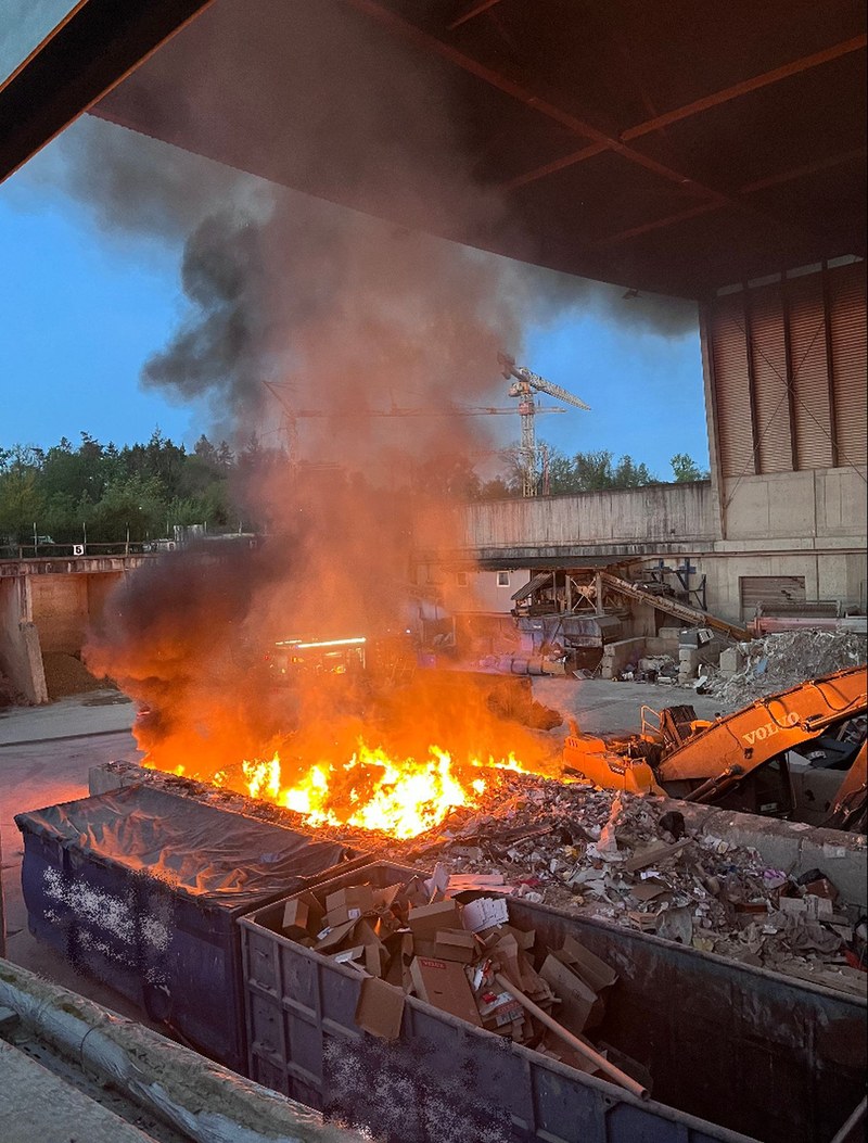 2024_04_14_Birsfelden_Brand_Abfallentsorgungsstelle_1