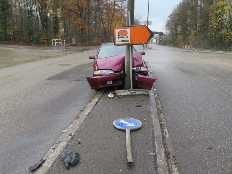 2016_11_17_Muttenz_VU_Selbstunfall Pw_1