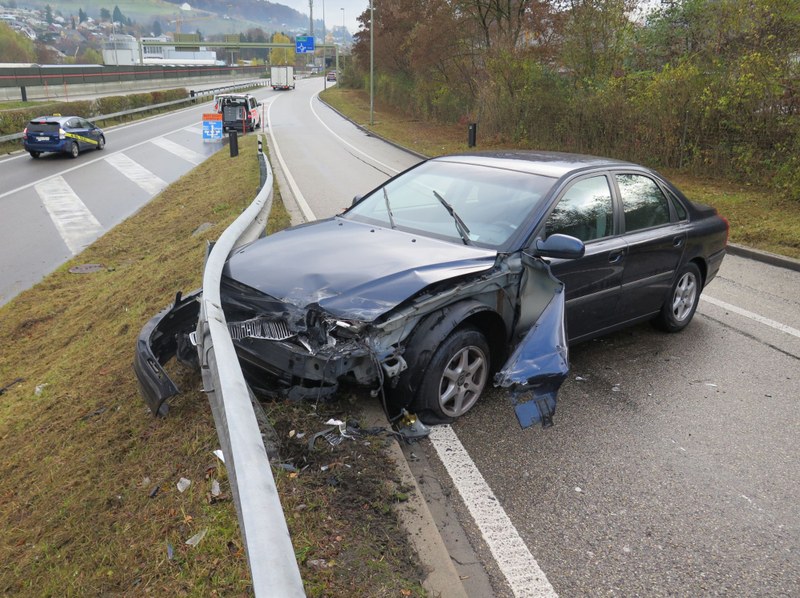 2016_11_17_Sissach_VU_Selbstunfal_Pw_1