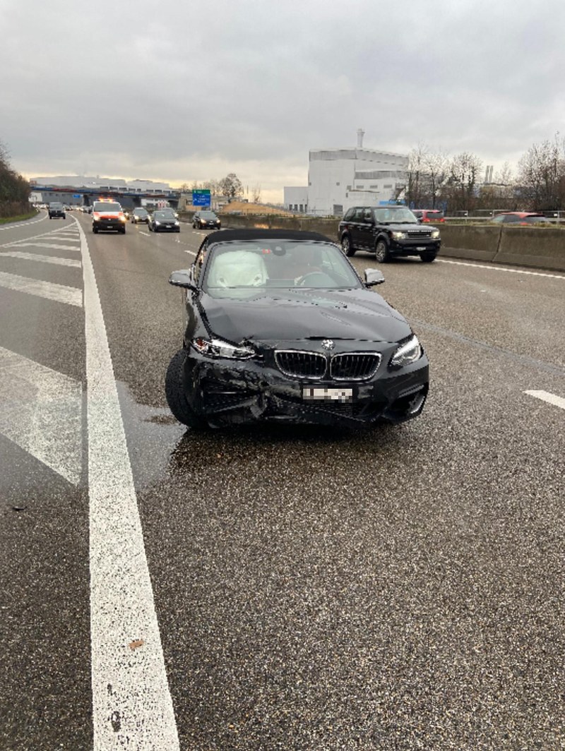 2020_12_13_Autobahn_A2_Pratteln_VU_Pw_Zeugenaufruf