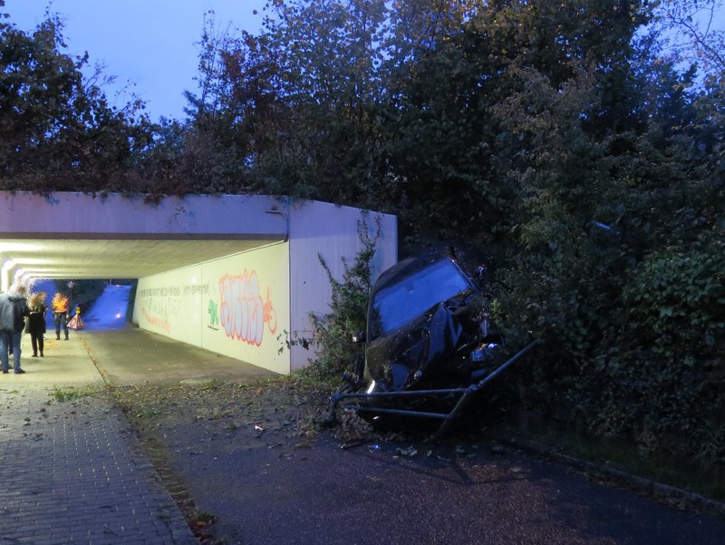 2019_10_16_Pratteln_Selbstunfall_Pw_1