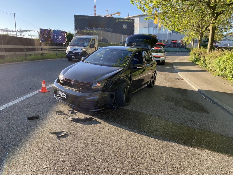 Seitliche Kollision zwischen Personenwagen und Lieferwagen