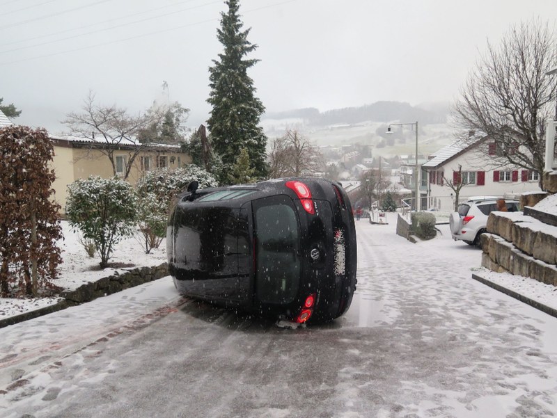 2017_12_16_Niederdorf_VU_Selbstunfall_PW_1