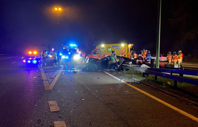 2021_11_13_Autobahn_A2_Arisdorf_Selbstunfall_Pw_1