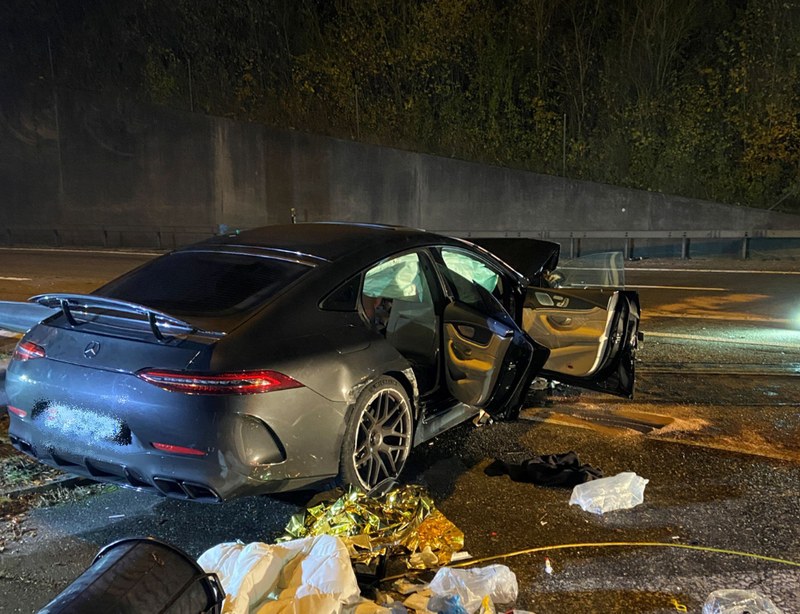 2021_11_13_Autobahn_A2_Arisdorf_Selbstunfall_Pw_3