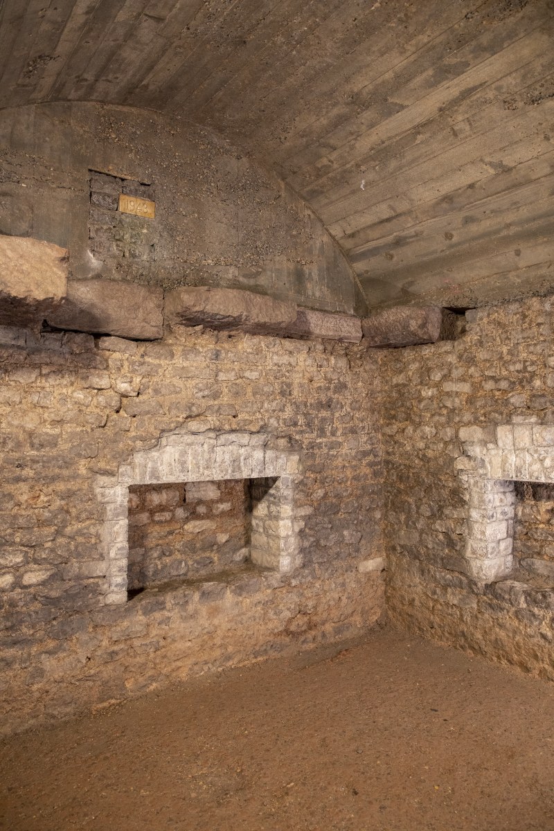 Foto der Südwestecke der Kellerinnenraums.