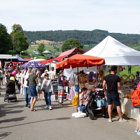 buntes Markttreiben