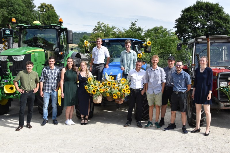 Neue Landwirtinnen und Landwirte am Ebenrain