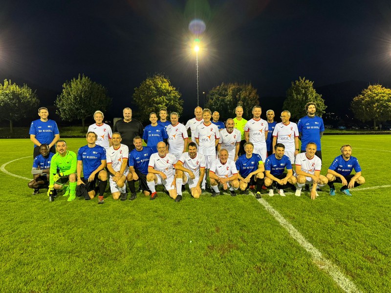 Match gegen den Aargau: Gruppenbild der beiden Mannschaften
