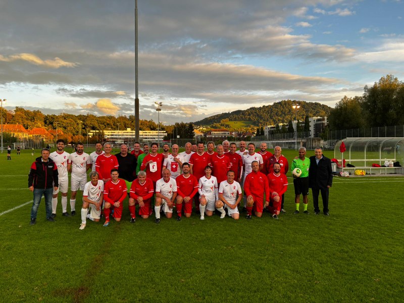 die beiden Teams von FC Landrat und FC Nationalrat