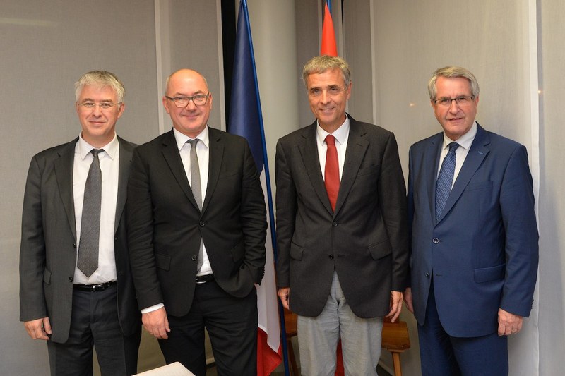 Regierungsrat Isaac Reber und Regierungspräsident Guy Morin mit Philippe Richert (rechts), Präsident der Région Grand Est und Frédéric Pfliegersdoerffer (links), Regionalrat und Präsident der Kommission "Internationale und grenzüberschreitende Beziehungen".