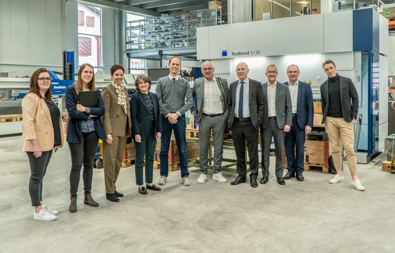 Der Regierungsrat bei seinem Besuch bei der Tiba AG in Liestal